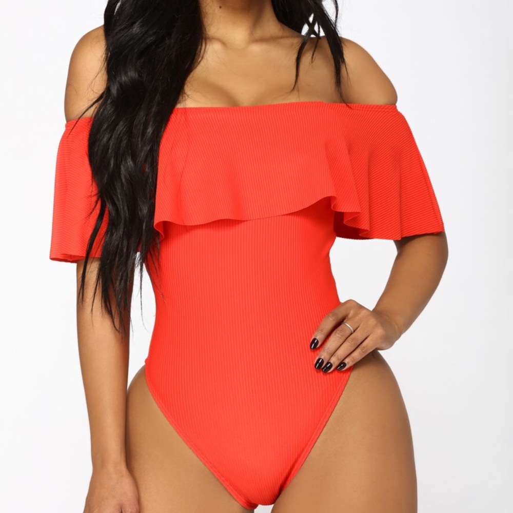 *HOST PICK* 🥳🥳🥳 Off The Shoulder Swimsuit